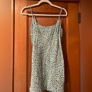 Easy-going floral Sun-deh Aritzia dress!